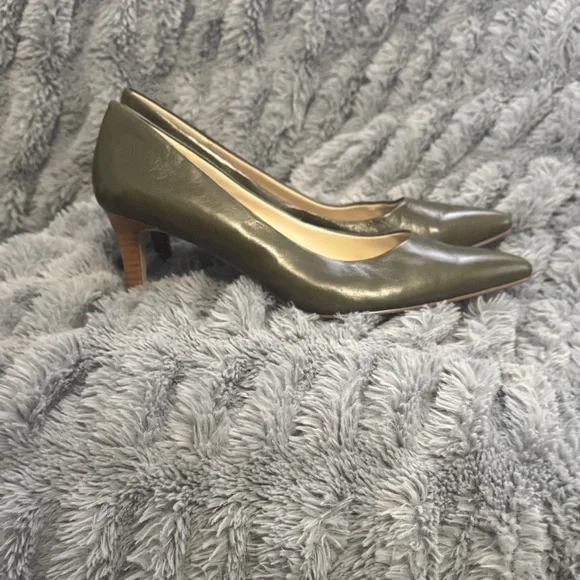 Elegant Olive Green Women's Pumps - Picture 4 of 7